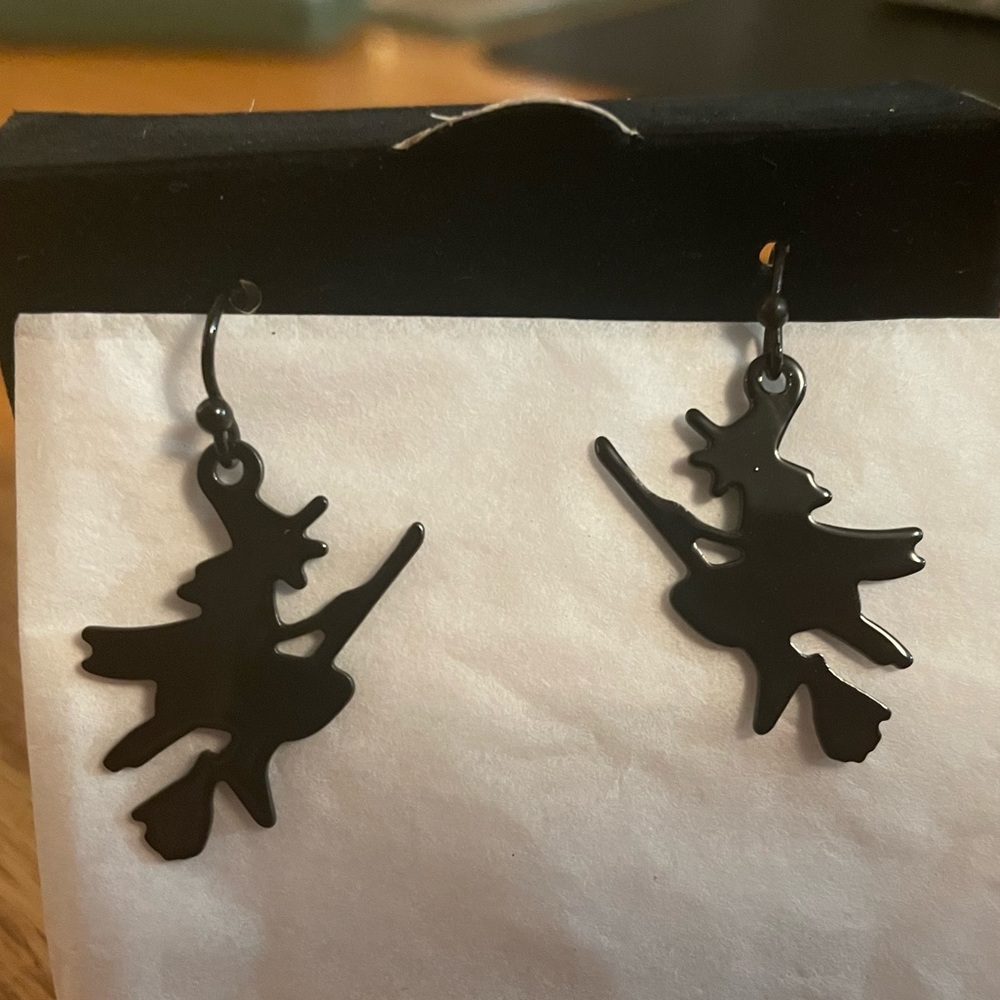 Avon Dangling Witch Earrings